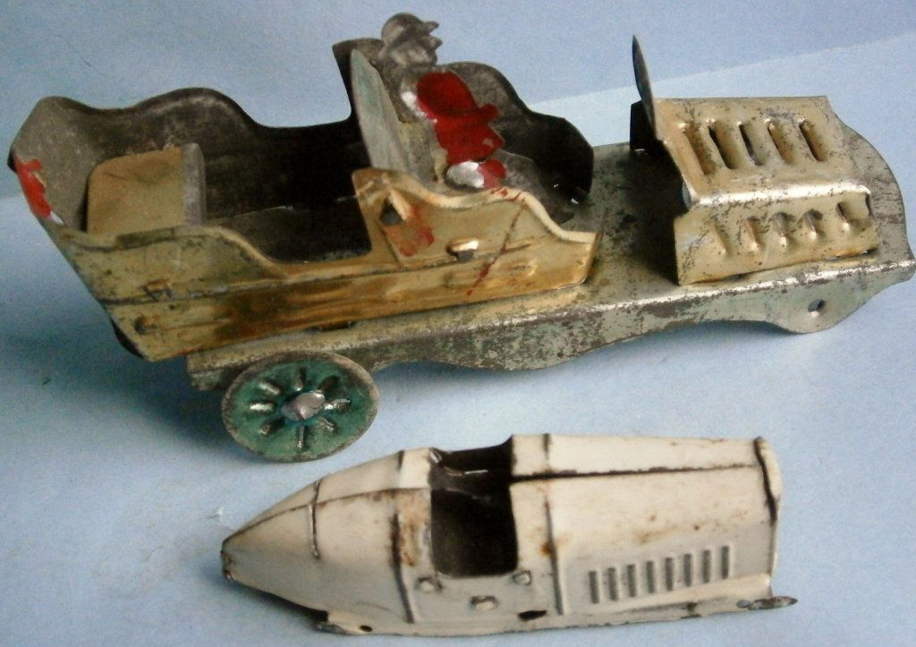 Pair of tin toy automobile parts (1 of 5)