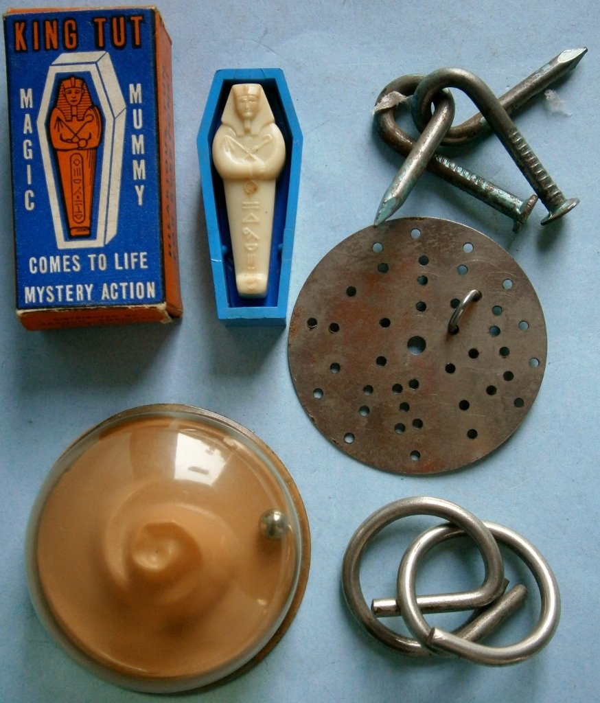 Collection of Vintage Puzzles and Novelty Items (1 of 6)