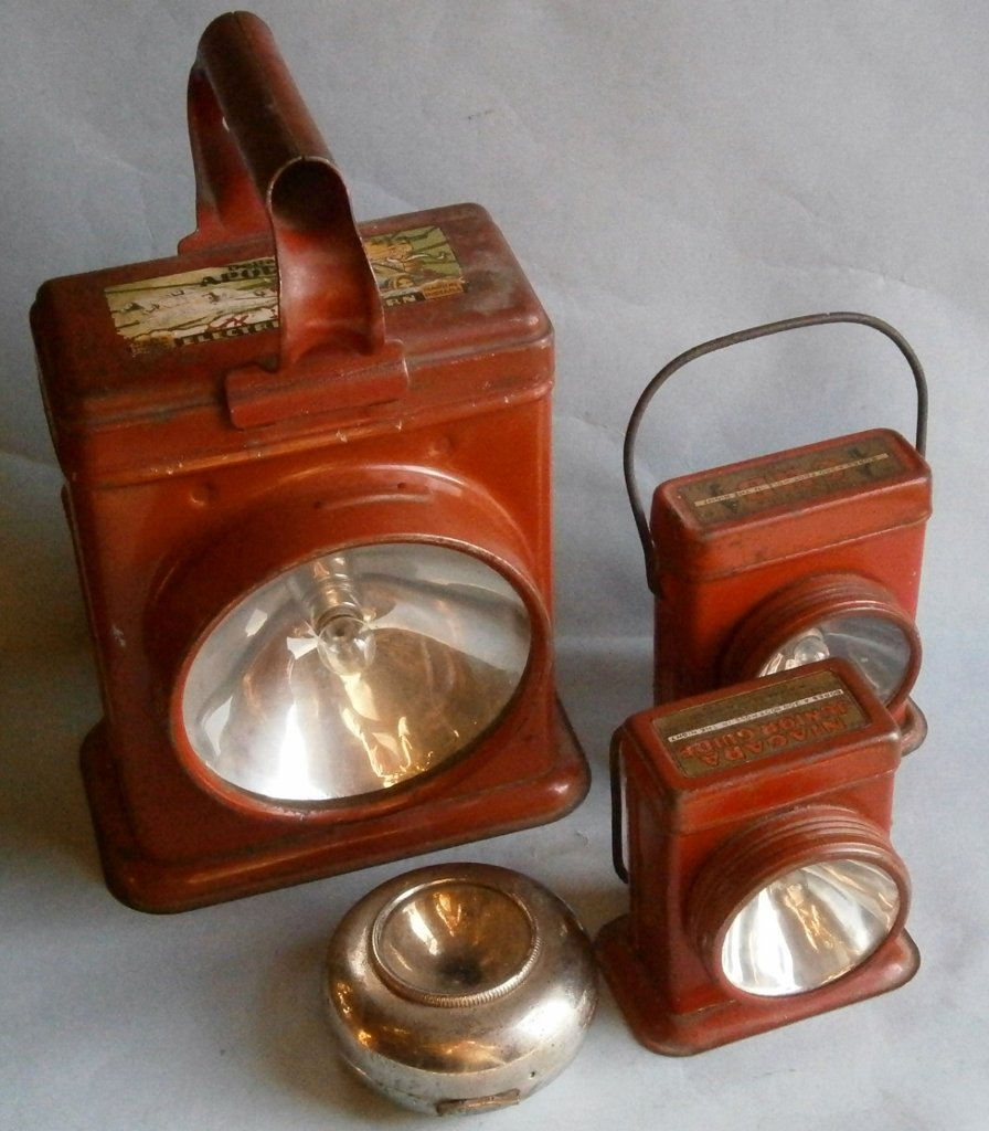 Lot of old flashlights from the early 1900s (1 of 10)