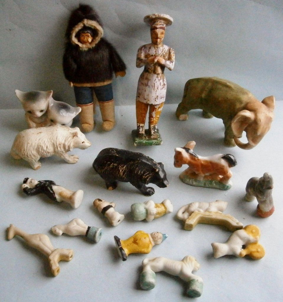 Group of porcelain figurines, Eskimo doll and others (1 of 6)
