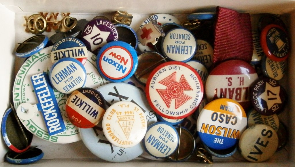 Assorted Vintage Pinback Buttons and Lapel Pins (1 of 9)