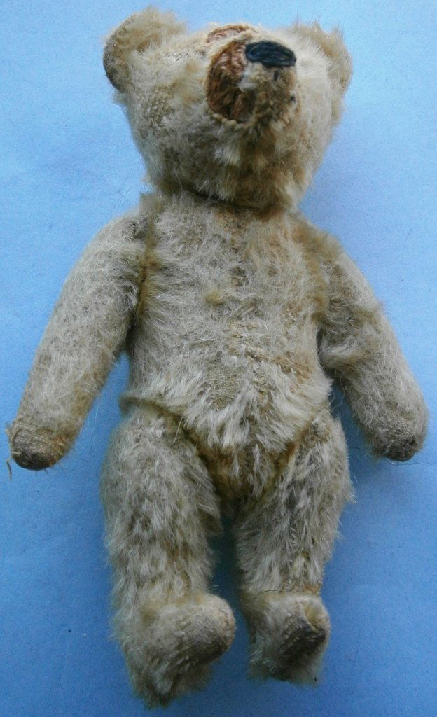 Early small bear probably Steiff (1 of 6)