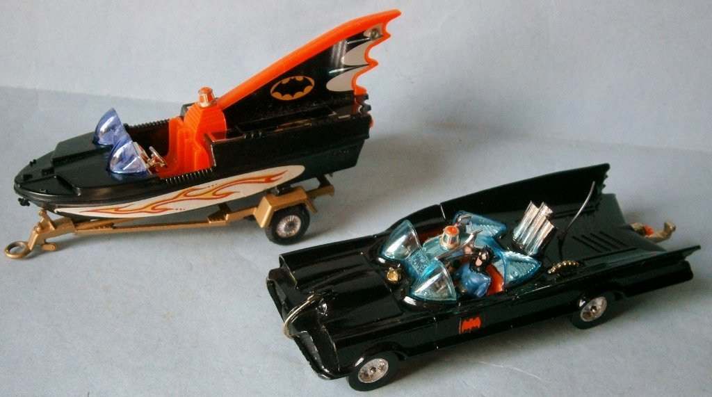 CORGI GIFT SET 3 Rocket Firing Batmobile in Original (1 of 10)