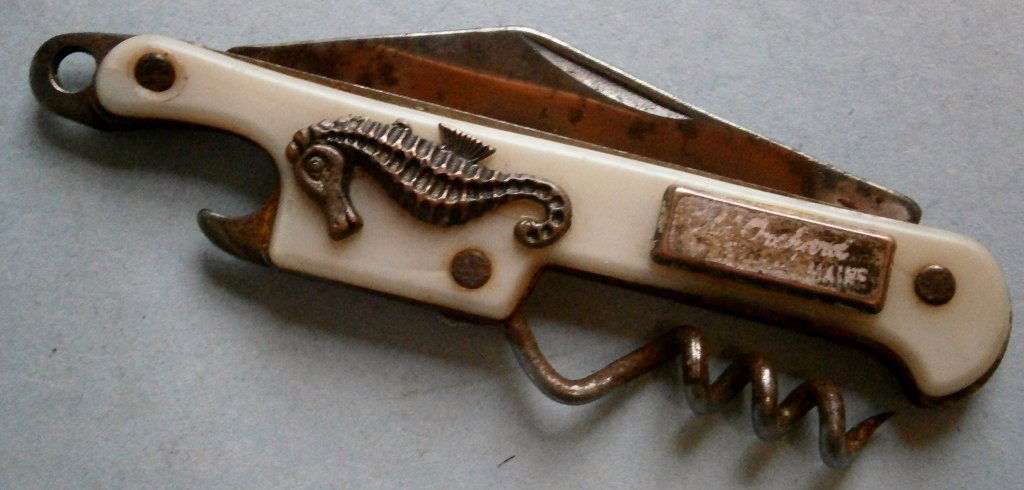 Pocket Knife with Corkscrew and Cap lifter (1 of 5)