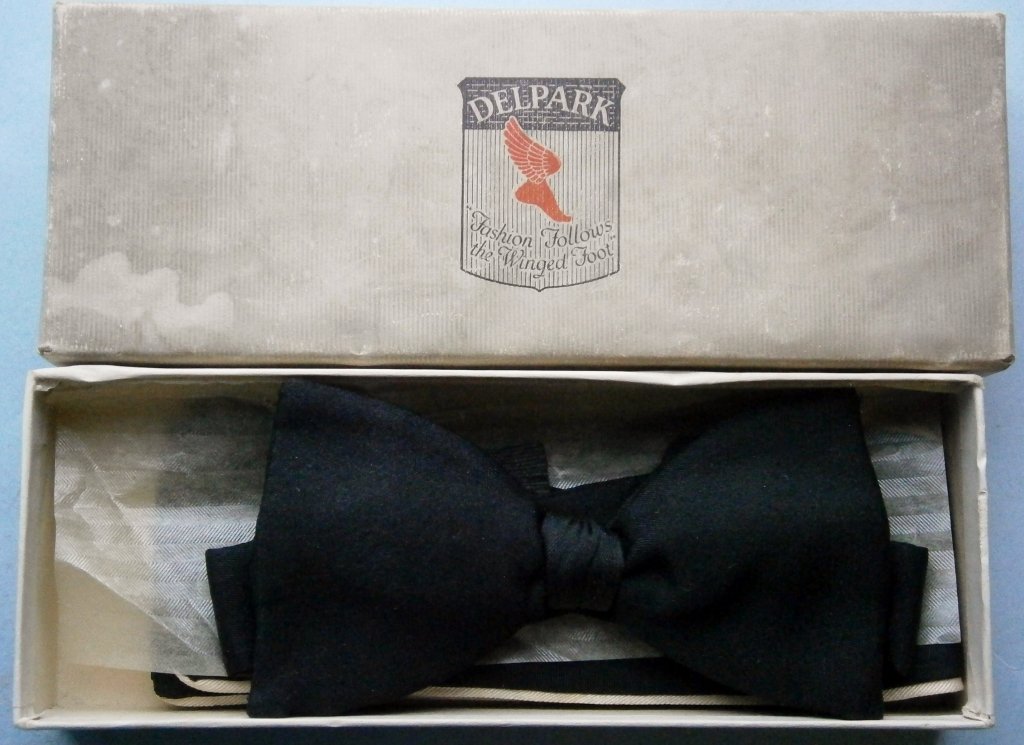 Vintage Delpark Bow Tie in Original Box: Vintage Delpark Bow Tie in Original Box, also includes a pre-tied bow tie by Browning Kingslo, box is 6 1/2 in. long.