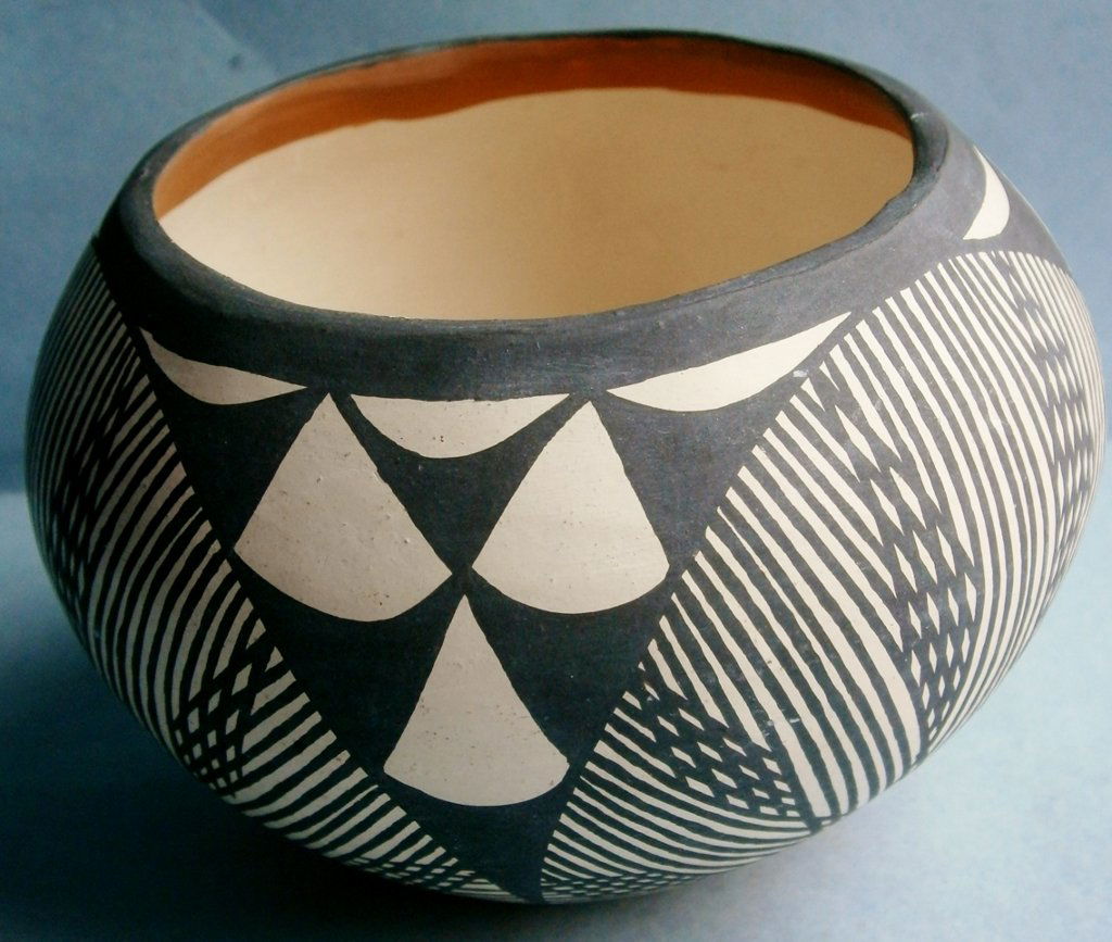 Acoma Pottery Vase signed V. Seymour Acoma NM (1 of 6)
