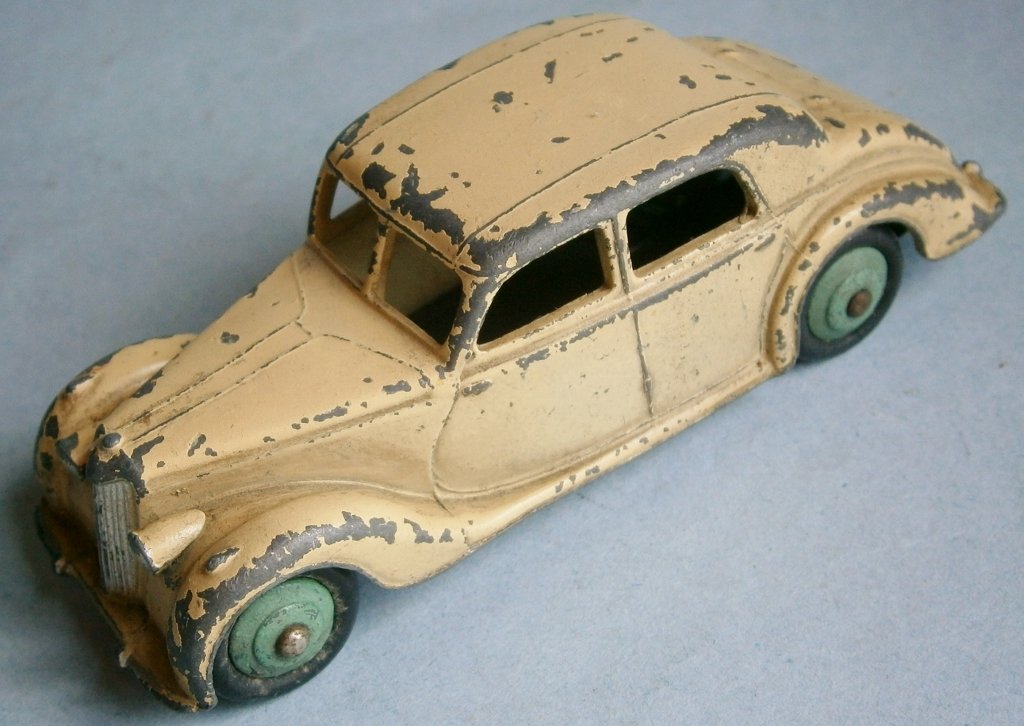 DINKY Riley Saloon Toy Automobile by Meccano of England (1 of 6)