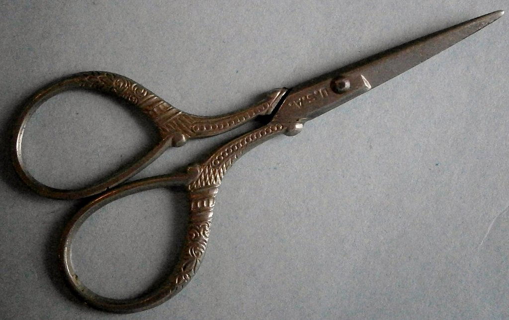(3) Vintage Sewing Scissors (1 of 9)