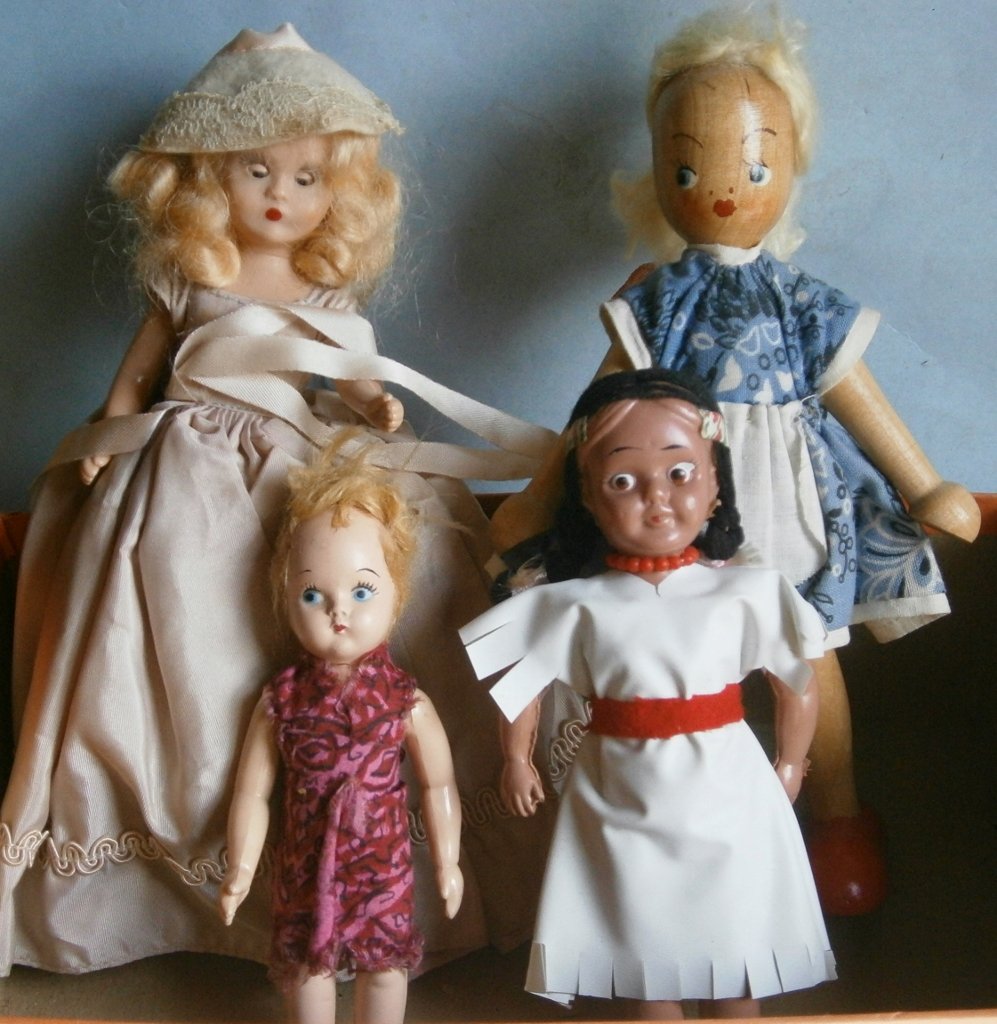 (4) Small Dolls from different periods (1 of 5)