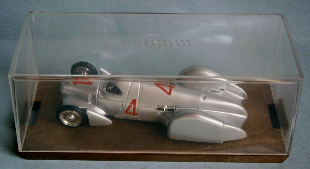 1913 Morris Oxford Model Automobile made in England by (1 of 2)