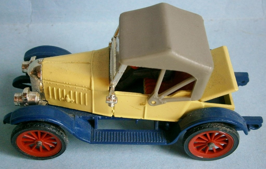 Dynamic Race Car Model Automobile made in Italy by (1 of 2)