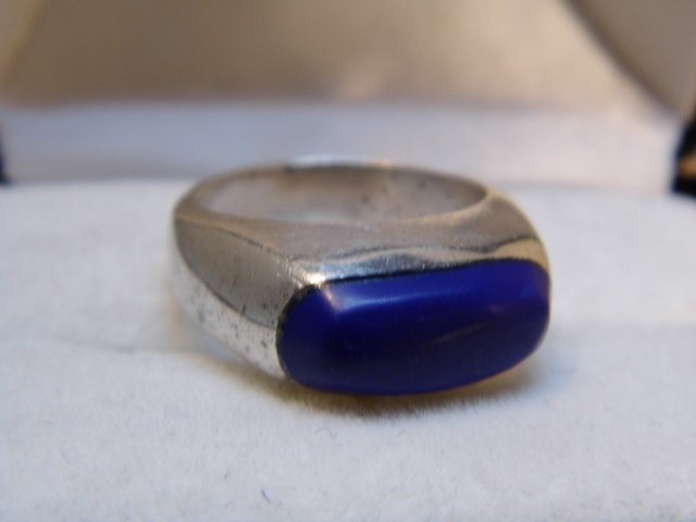 Vintage Sodalite Sterling Silver Ring Mexico: Good vintage condition. Marked 925 Mex.
