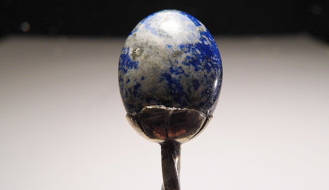Antique Chilean Souvenir Spoon 900 Silver Lapis Stone: Very beautiful spoon. Egg shaped lapis lazuli stone finial. Marked Chile and 900 on the back of the bowl. Nice patina. All original condition. ca 4 inches long.