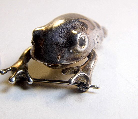 Killer Vintage Sterling Silver Mechanical Frog Brooch (1 of 4)
