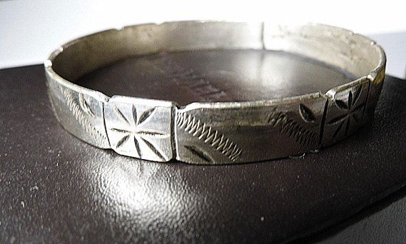 Vintage Asian Sterling Silver Bangle Bracelet (1 of 3)