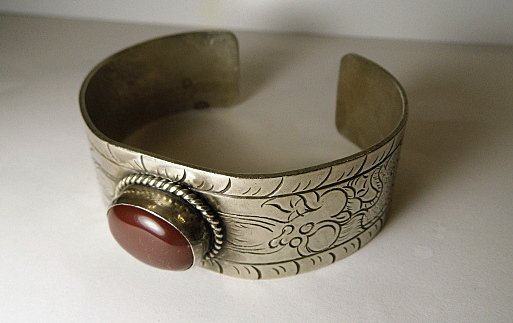 Silver Carnelian Stone Cuff Bracelet: Good condition. Cuff 1 1/4 inch wide. Decorated with dragons.