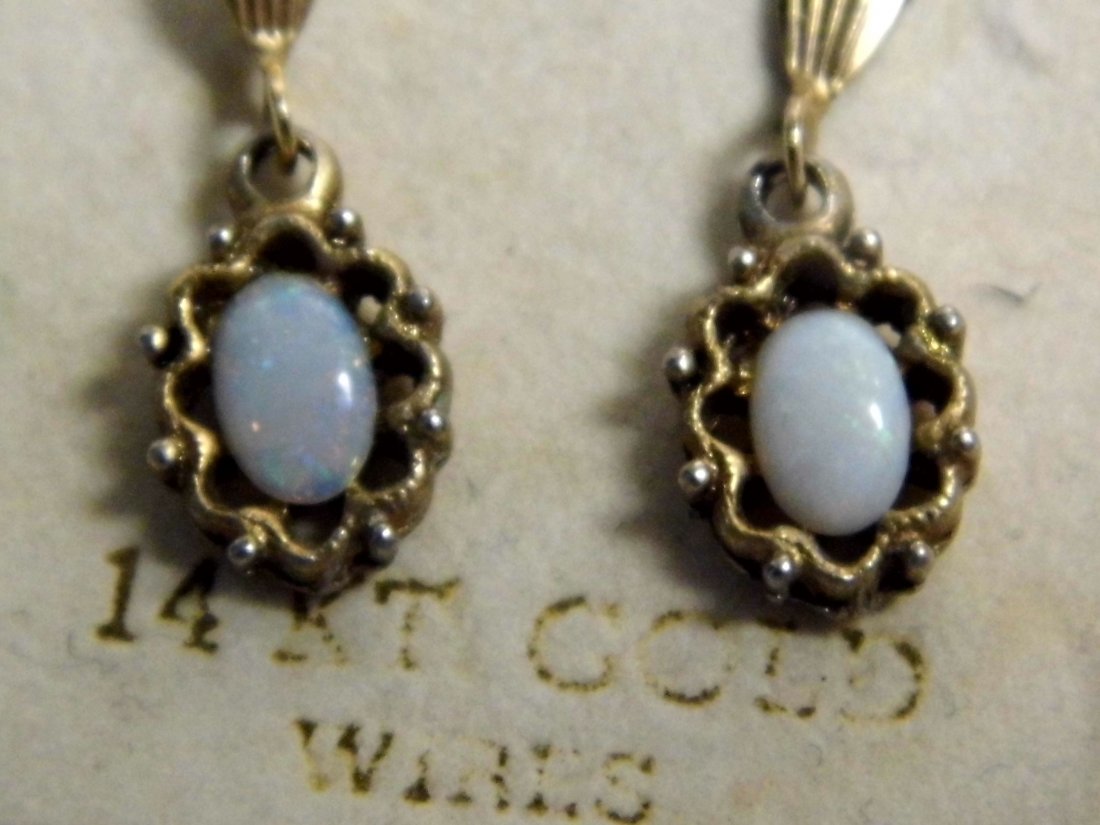 Vintage Opal Dangle Earrings 14 Kt Gold WIres (1 of 4)
