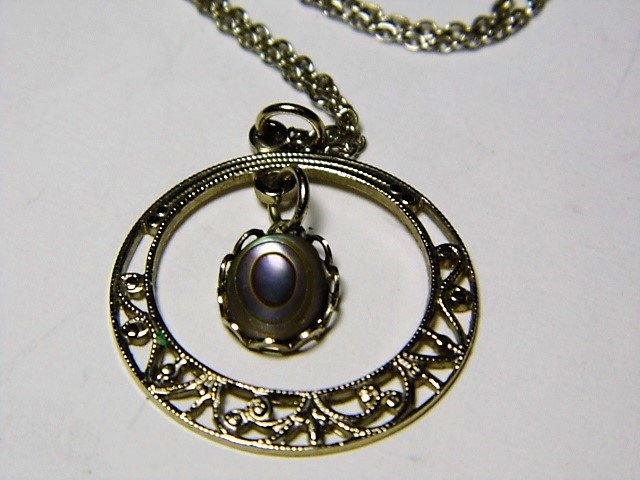 Silver Tone Abalone Shell Pendant Necklace 18 in chain (1 of 3)
