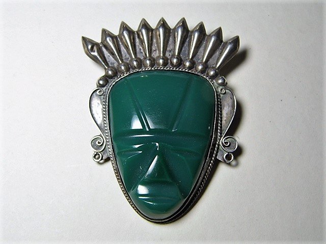 Large Vintage Mexico Silver Chalcedony Face Brooch: Small dent in headdress.