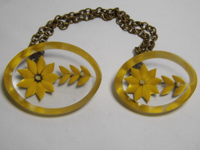 Vintage Lucite Scatter Pins (1 of 5)