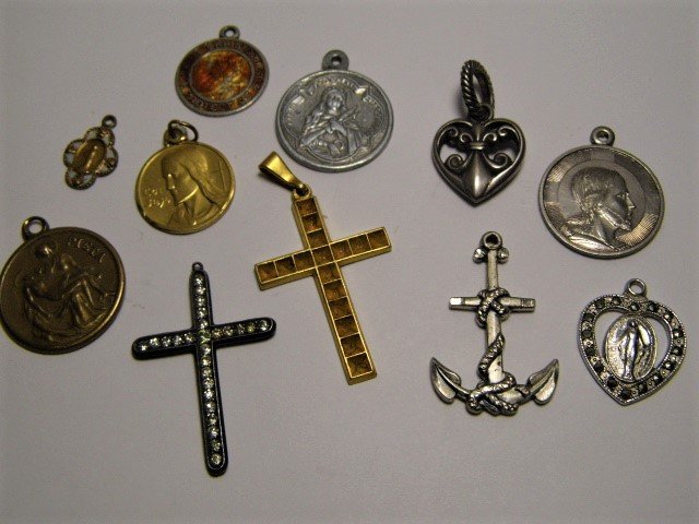 11 Antique or Vintage Christian Influen Pendants (1 of 7)