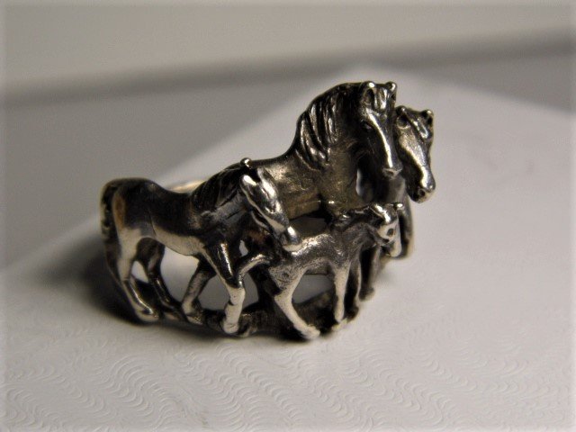 Vintage Ott Sterling Silver Equestrian Ring Horse Famil: Western Equine genre ring. Marked Ott and 925 sterling mark. Appear to be a stud and mare, yearling and foal. Size 8 1/2.