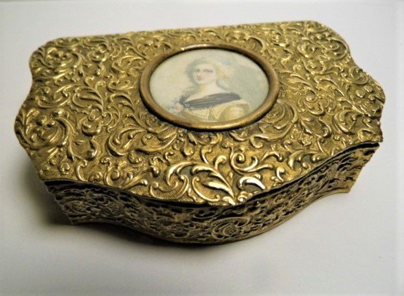 Fine Antique French Portrait Jewelry Box (1 of 8)