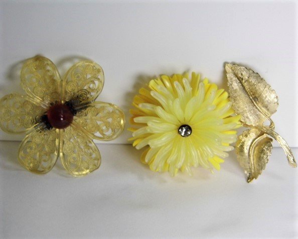 Pair Very Vintage Celluloid Floral Brooch (1 of 7)