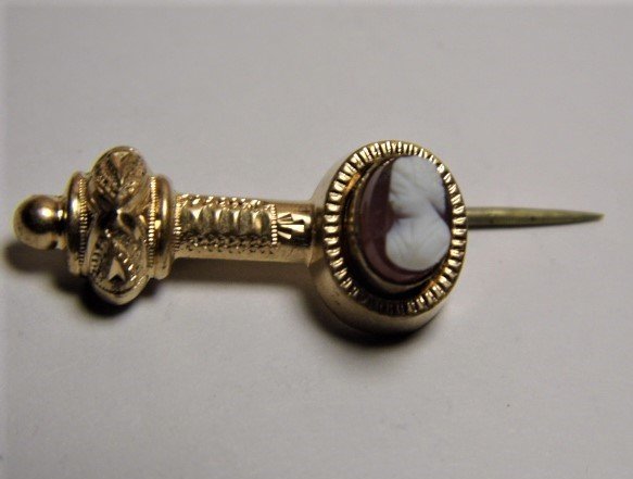 Petite Victorian Etruscan Gold Shell Cameo Pin: Antique, hand carved shell cameo less than 1/4 inch. Gold plated.