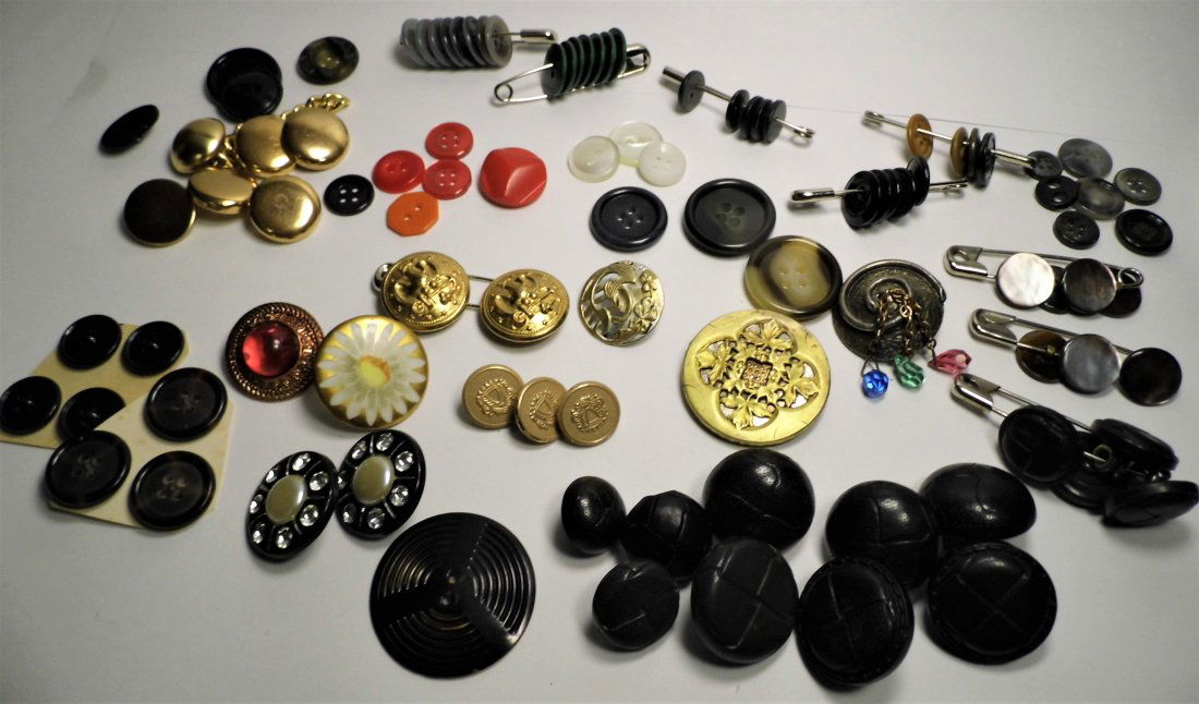 Vintage Big Bunch of Buttons (1 of 12)