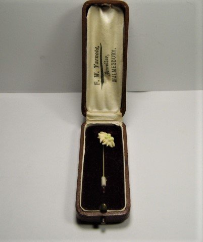 Victorian Antique Stickpin Original Mechanical Box: All original. Button open box works perfectly. Carved floral stickpin.