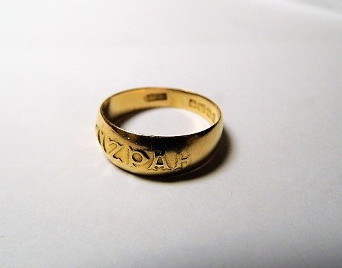 Antique Scottish 18 Karat Gold Mizpah Ring sz 8: Full British hallmarks. Crown for gold content. Anchor for city of Birmingham. 18 for 18 Karat gold content. Date letter q is for year 1915. Almost size 8. Fine condition.