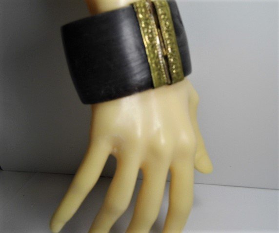Antique Water Buffalo Horn Bracelet: Bracelet is still very wearable, but catch chain is missing. Horn has small crack. 7 7/8 inches inner circumference.