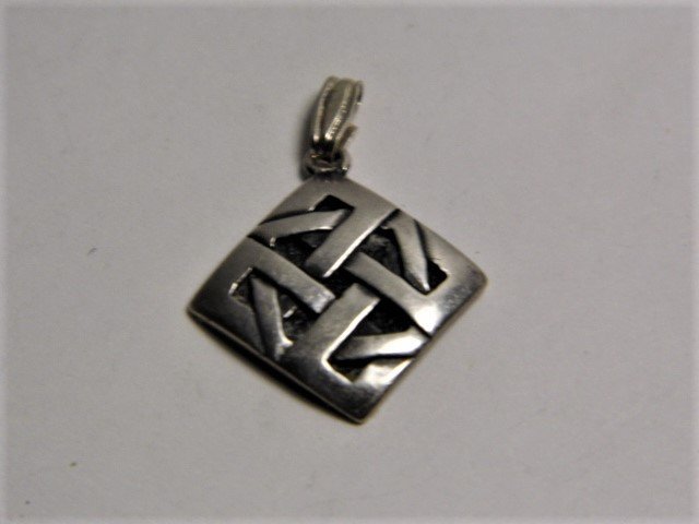 Sterling Silver Celtic Knot Necklace Pendant (1 of 5)