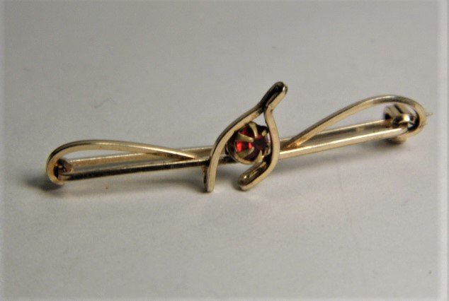 Vintage Gold Wire Pin Wishbone or Pulley Bone: Another way of cutting chicken leaves the sternum of the bird intact, and creates a third white meat portion, the pulley bone. After eating the meat off the bone the diner offered another the opposite
