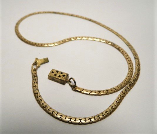 English Antique Gold Plate Herringbone Necklace 16 inch: Rare flat herringbone design. 16 inches. Chinese clasp.