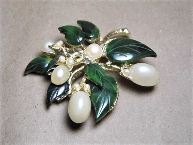 Vintage Large Floral Brooch Jade & Mother of Pearl (1 of 4)