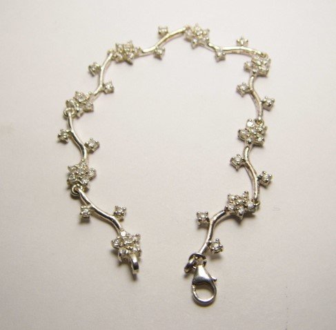 Pretty Sterling SIlver Seed Pearl Floral Motif Bracelet (1 of 4)
