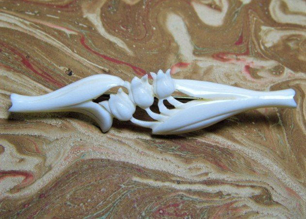 Vintage Alpine White Coral Brooch Pin (1 of 5)