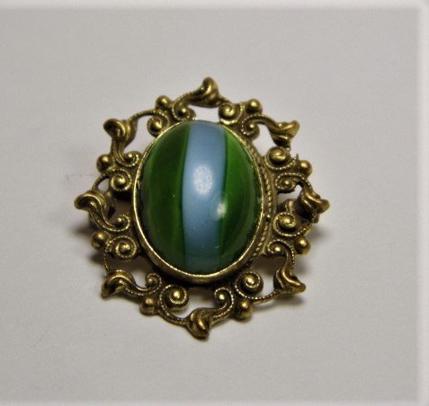 Vintage Art Glass Pinchbeck Brooch: Good condition. Pretty art glass ovoid cabochon. Same guy made marbles.