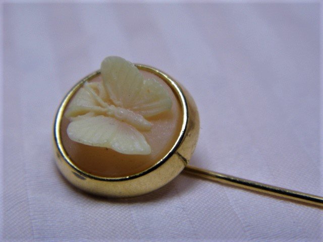 ca 1960 Vintage Costume Trifari Shell Cameo Stickpin (1 of 3)