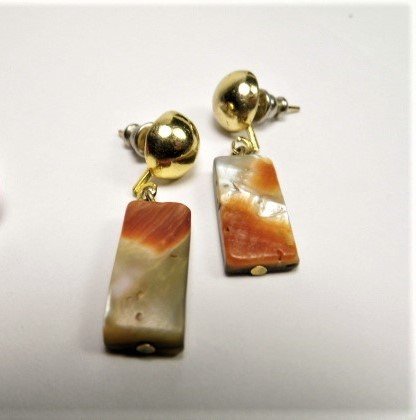 Designer Signed Orange Abalone Earrings Les Bernard: Les Bernard active 1963-1996. Finely made vintage earrings. Beautiful geometric orange abalone shell. Appear to be gilt. Newer soft earring backs included.