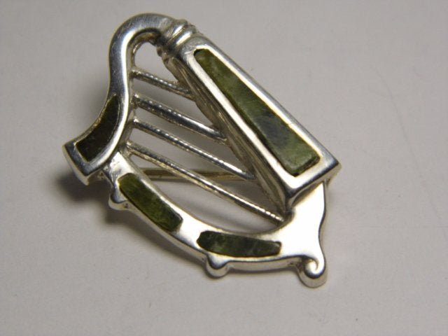 Petite Fine Vintage Connemara Marble Brooch Silver Harp (1 of 3)
