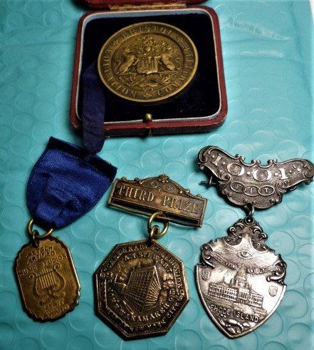 Antique Medals Lot Oddfellows 1909 (1 of 12)