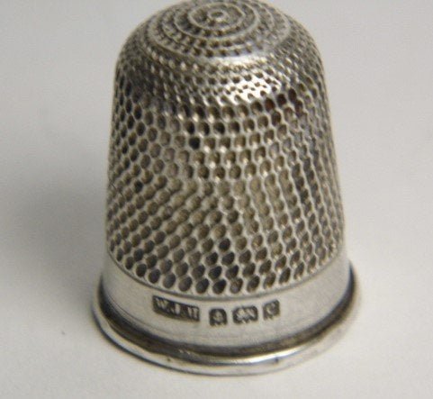 Victorian Hallmarked Sterling Silver Thimble 1902 (1 of 4)