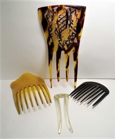 Lot Four Vintage Combs (1 of 5)