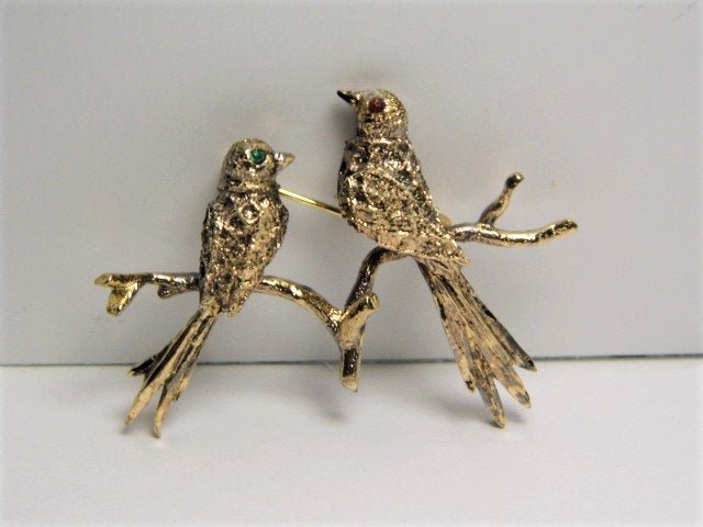 Pretty Ormolu Brooch: Finely made. Sturdy construction. Clasp good.