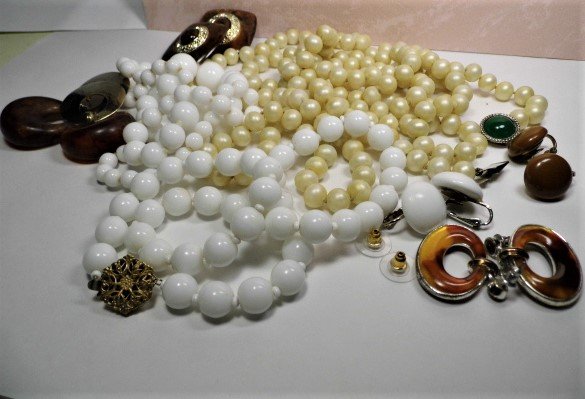Vintage Milk Glass Pearl Beads & Bobs Lot Haskell: Big lot of earbobs and bead necklaces. Eight pieces. Milk glass necklace has Miriam Haskell clasp.