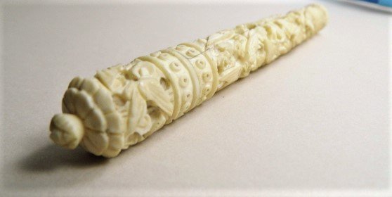 Antique Asian Carved Necklace Pendant Needle Case: Cute Victorian era element. Still threads shut well.