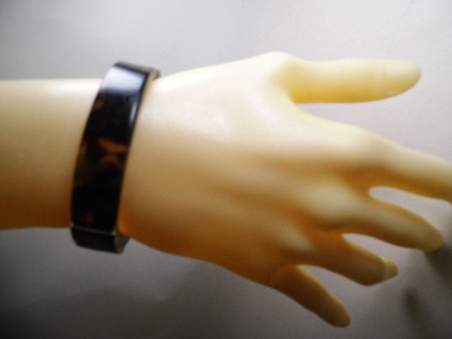 J Crew Faux Shell Androgynous Bracelet: Good looking. Excellent hidden clasp.